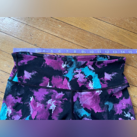 LULULEMON Wunder Under
Crop 6 Midnight Bloom Black Deep Fuschia - Picture 7 of 9